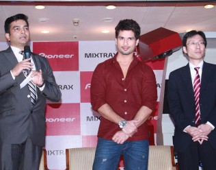Shahid Kapoor Unveils New Product of Pioneer “MIXTRAX”